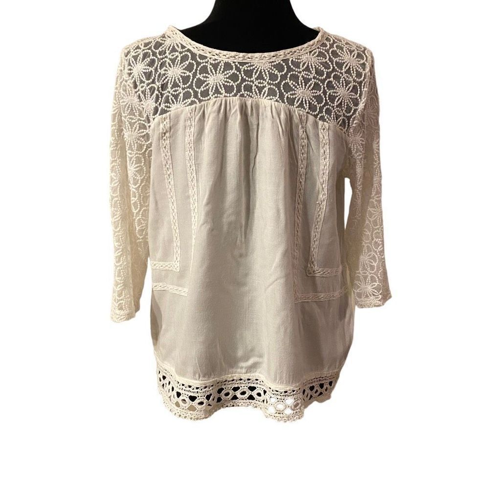 Entro Off White‎ Short Sleeve Lace accent Top Size Medium